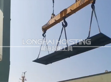 DL型三木鋼板吊鉤用于港口鋼板吊裝案例